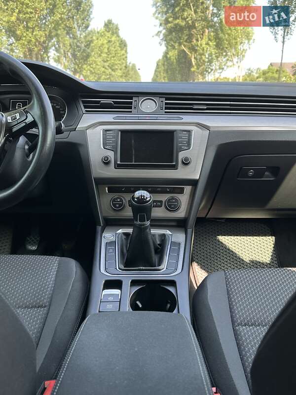Универсал Volkswagen Passat 2015 в Киеве