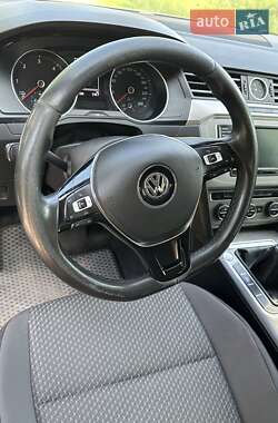 Универсал Volkswagen Passat 2015 в Киеве