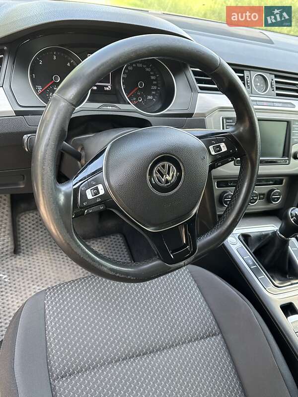 Универсал Volkswagen Passat 2015 в Киеве