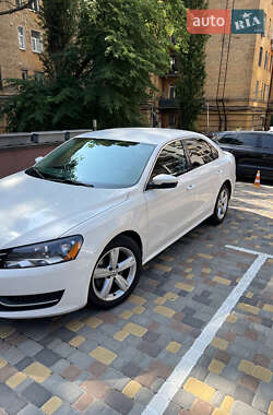 Седан Volkswagen Passat 2013 в Ірпені