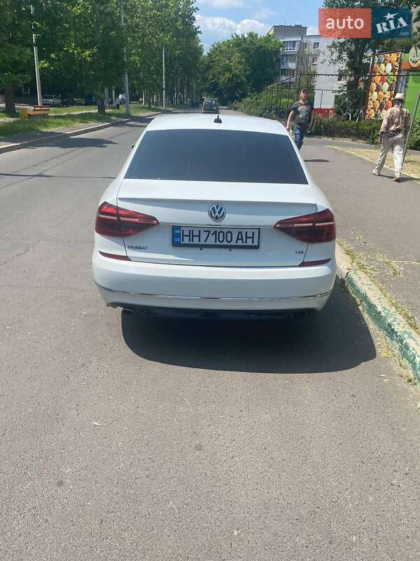 Седан Volkswagen Passat 2016 в Одессе