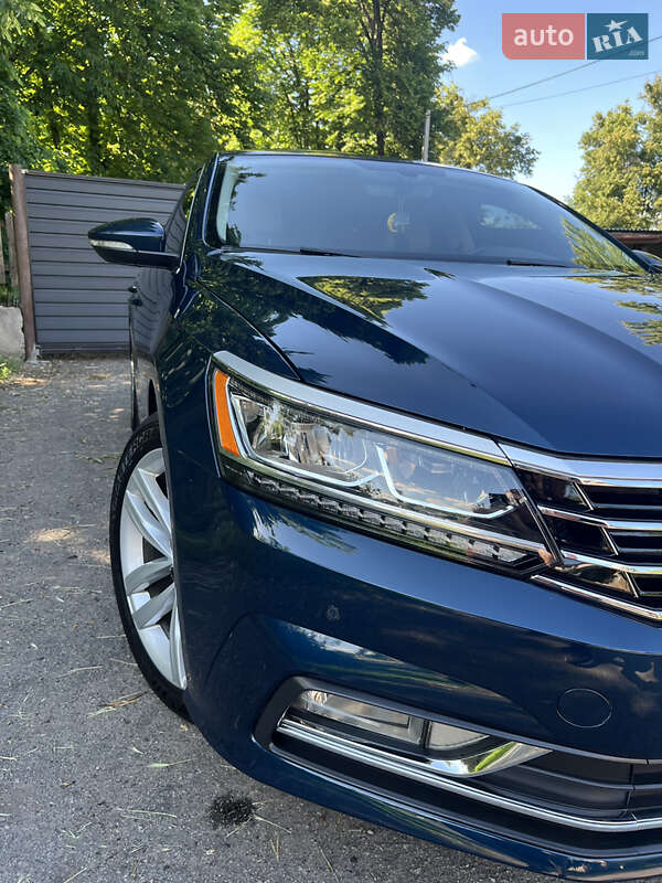 Седан Volkswagen Passat 2018 в Києві
