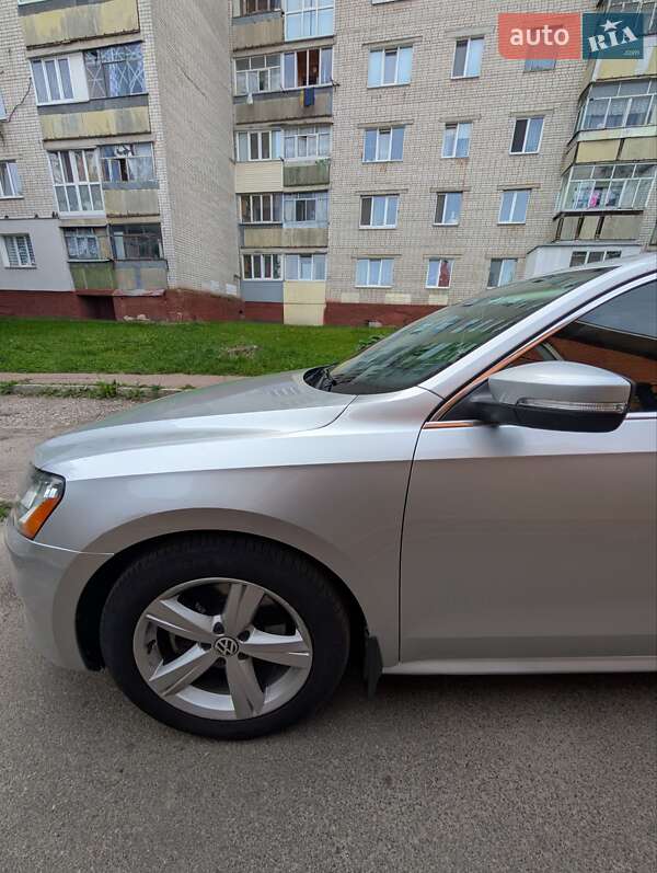 Седан Volkswagen Passat 2012 в Чернигове