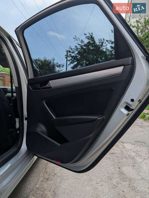 Седан Volkswagen Passat 2012 в Чернигове