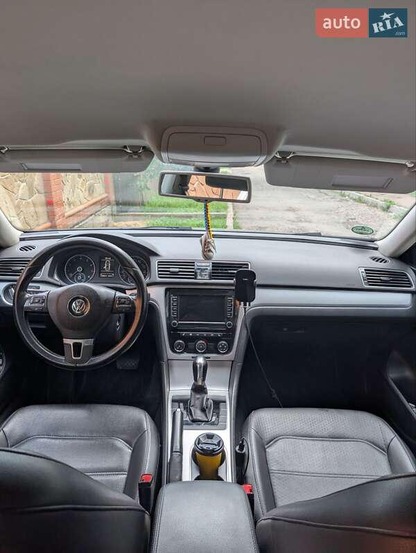 Седан Volkswagen Passat 2012 в Чернигове