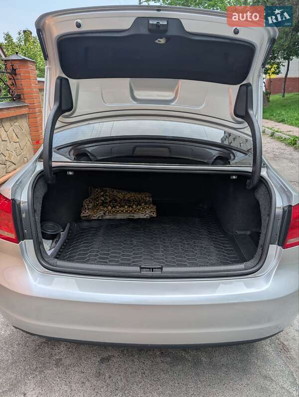 Седан Volkswagen Passat 2012 в Чернигове