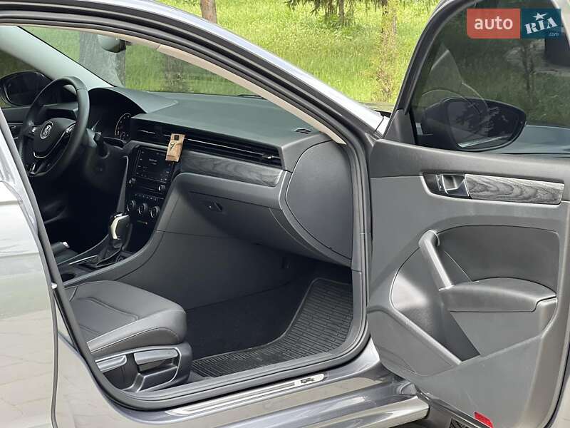Седан Volkswagen Passat 2021 в Киеве