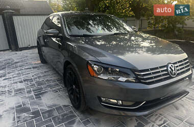 Седан Volkswagen Passat 2015 в Чернівцях
