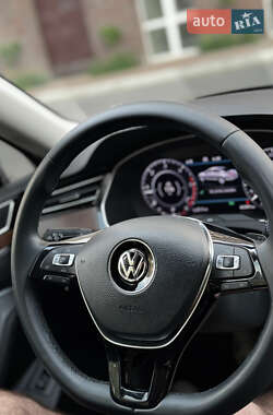Седан Volkswagen Passat 2018 в 