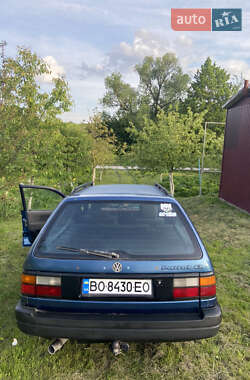 Універсал Volkswagen Passat 1988 в 