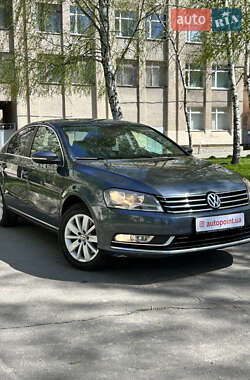 Седан Volkswagen Passat 2012 в Сумах