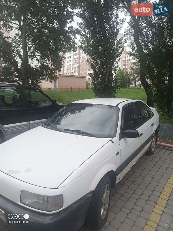 Седан Volkswagen Passat 1988 в Харькове