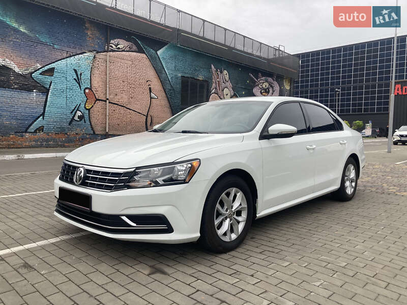 Седан Volkswagen Passat 2018 в Луцке
