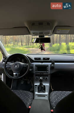 Універсал Volkswagen Passat 2013 в 