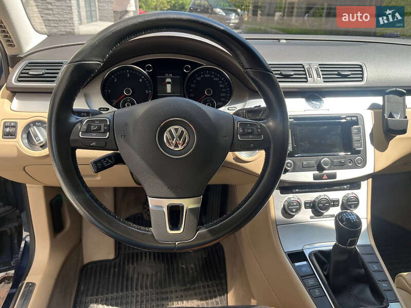 Универсал Volkswagen Passat 2014 в Хмельницком
