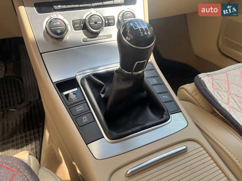 Универсал Volkswagen Passat 2014 в Хмельницком