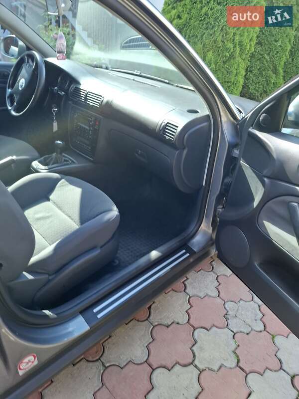 Універсал Volkswagen Passat 2003 в Виноградові