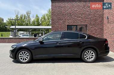 Седан Volkswagen Passat 2015 в 