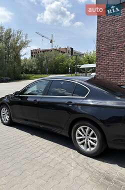 Седан Volkswagen Passat 2015 в 