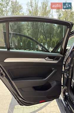 Седан Volkswagen Passat 2015 в 