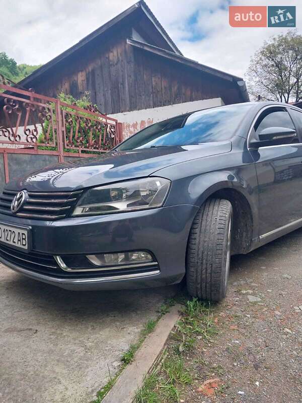 Седан Volkswagen Passat 2012 в Рахове
