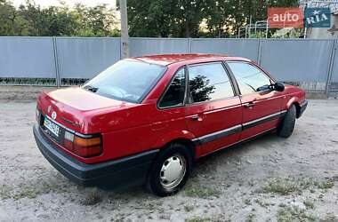 Седан Volkswagen Passat 1993 в 