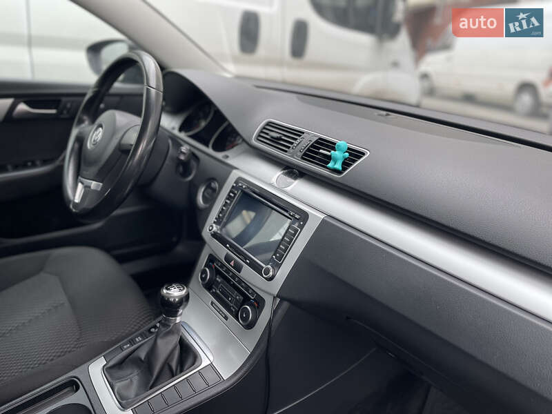 Седан Volkswagen Passat 2011 в Хмельницком