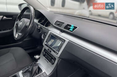 Седан Volkswagen Passat 2011 в 