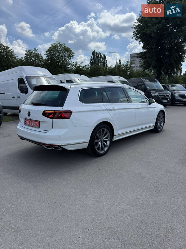 Универсал Volkswagen Passat 2021 в Киеве