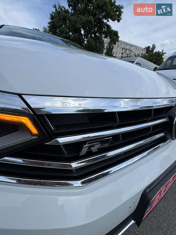 Универсал Volkswagen Passat 2021 в Киеве