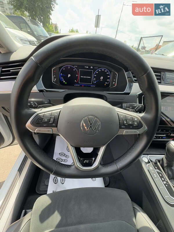 Универсал Volkswagen Passat 2021 в Киеве