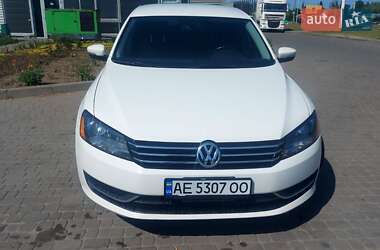 Седан Volkswagen Passat 2013 в Днепре