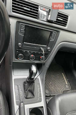 Седан Volkswagen Passat 2013 в 