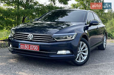 Седан Volkswagen Passat 2015 в 