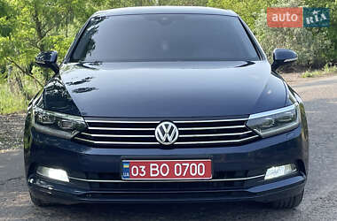 Седан Volkswagen Passat 2015 в 