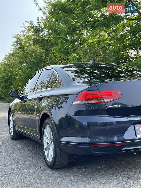 Седан Volkswagen Passat 2015 в Рожище