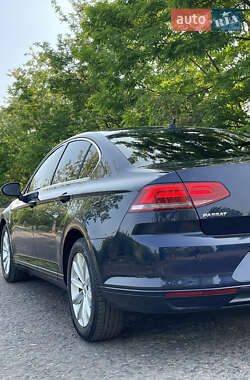 Седан Volkswagen Passat 2015 в 