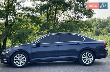 Седан Volkswagen Passat 2015 в 