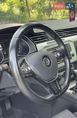 Седан Volkswagen Passat 2015 в 