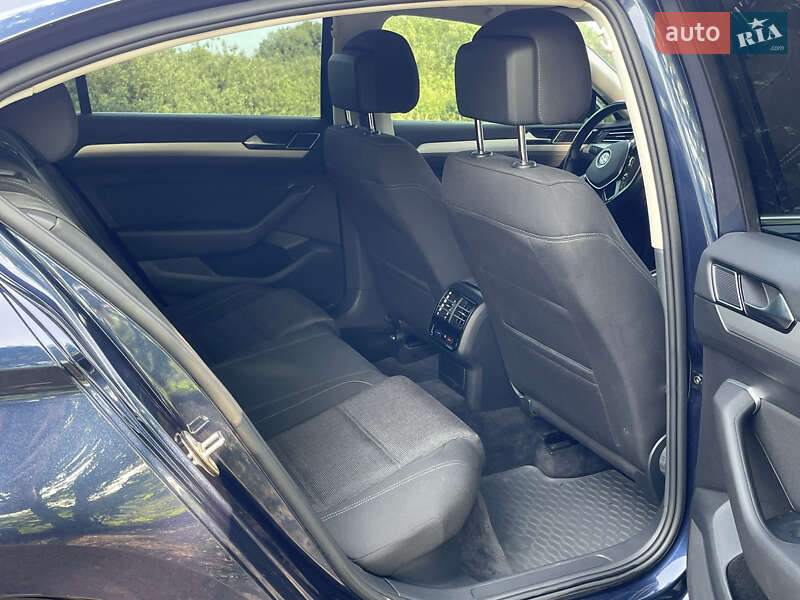 Седан Volkswagen Passat 2015 в Рожище