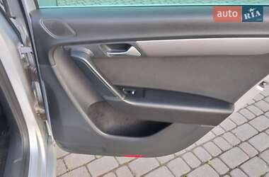 Універсал Volkswagen Passat 2011 в 
