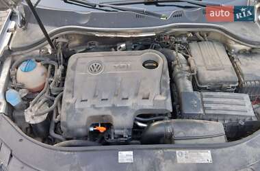 Універсал Volkswagen Passat 2011 в 