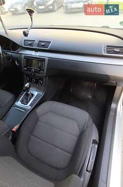 Універсал Volkswagen Passat 2011 в 