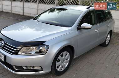 Універсал Volkswagen Passat 2011 в Івано-Франківську