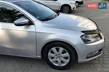Універсал Volkswagen Passat 2011 в 