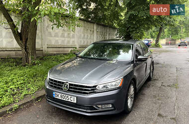 Седан Volkswagen Passat 2016 в Киеве