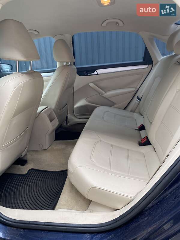 Седан Volkswagen Passat 2012 в Киеве