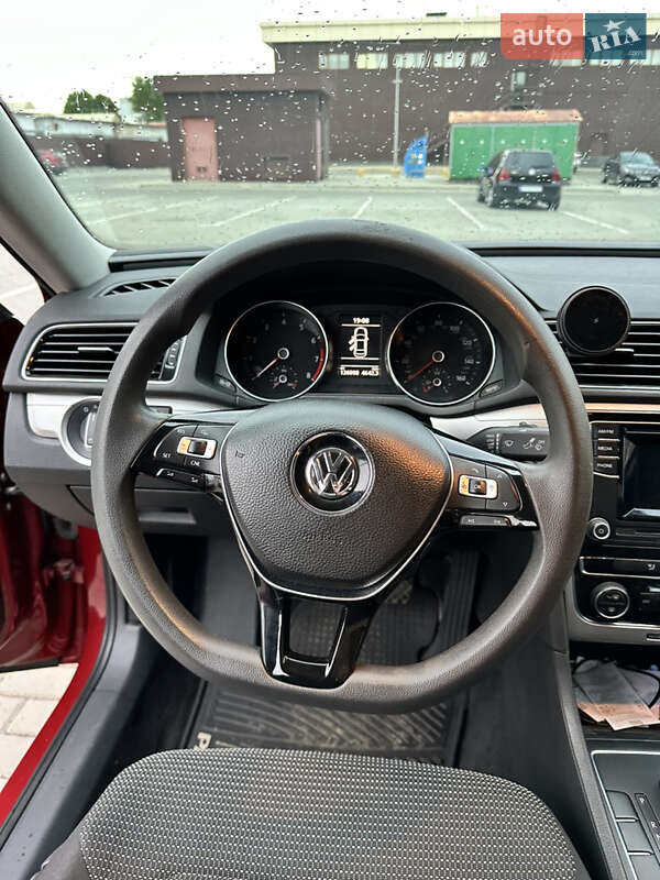 Седан Volkswagen Passat 2015 в Черкасах