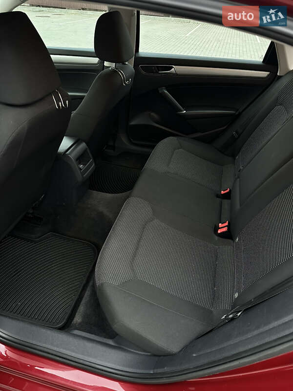 Седан Volkswagen Passat 2015 в Черкасах