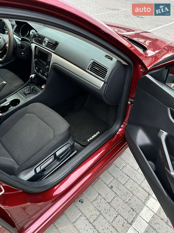 Седан Volkswagen Passat 2015 в Черкасах
